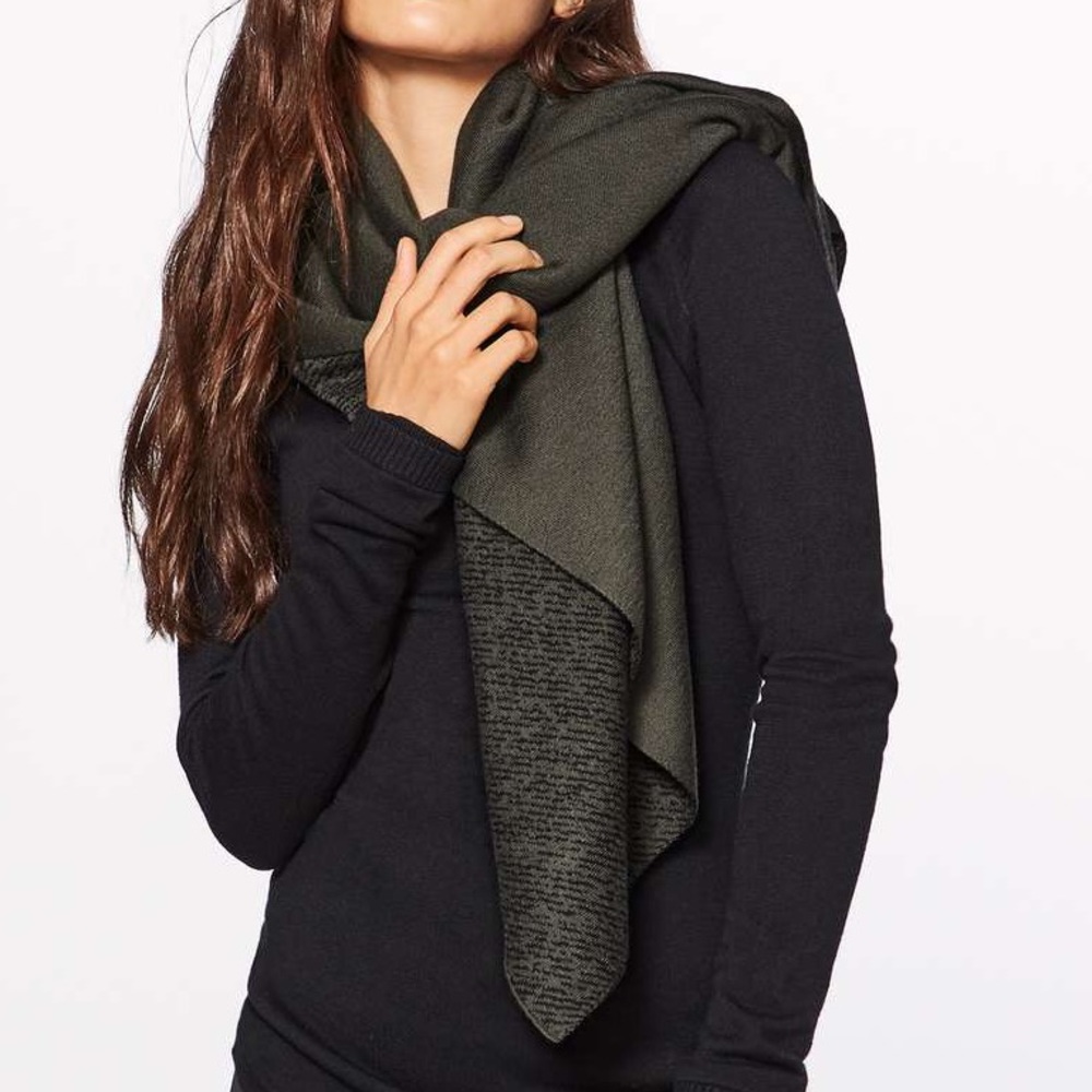 Lululemon Flow & Go Scarf Dark Olive / Black